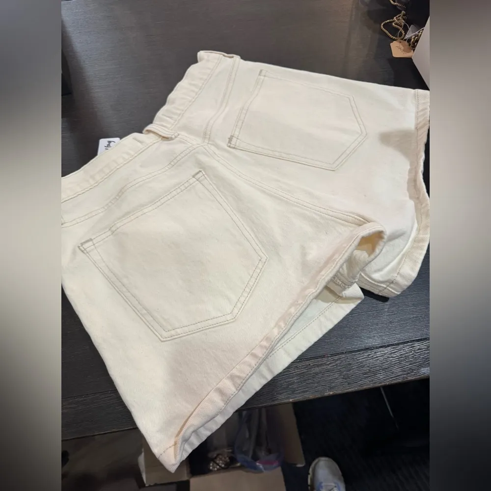 Women's Cream Shorts. Abercrombie. Relaxes cutoff short. High rise - Image 4