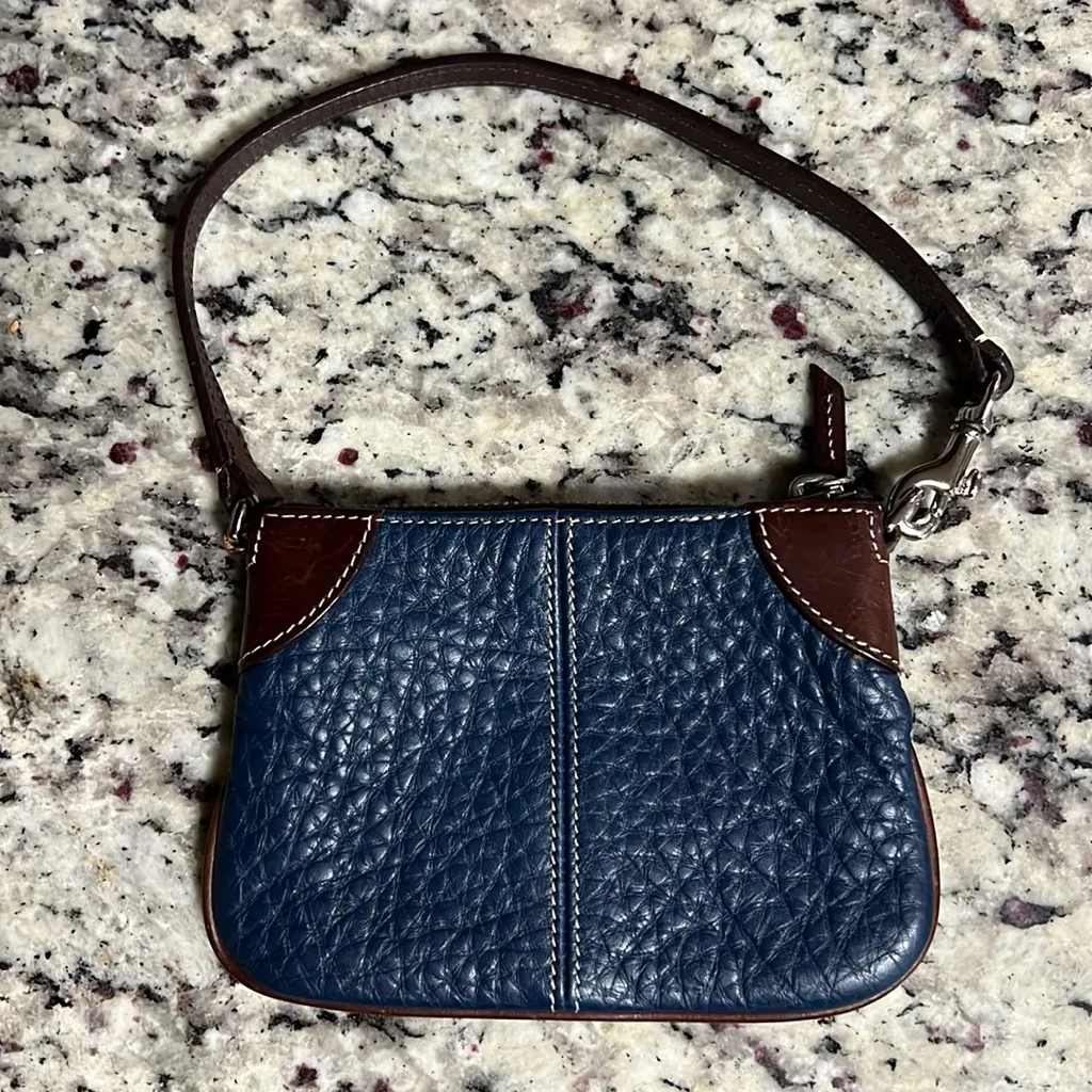 Vintage Dooney & Bourke pebbled leather wristlet coin purse Navy Blue brown zip - Image 3