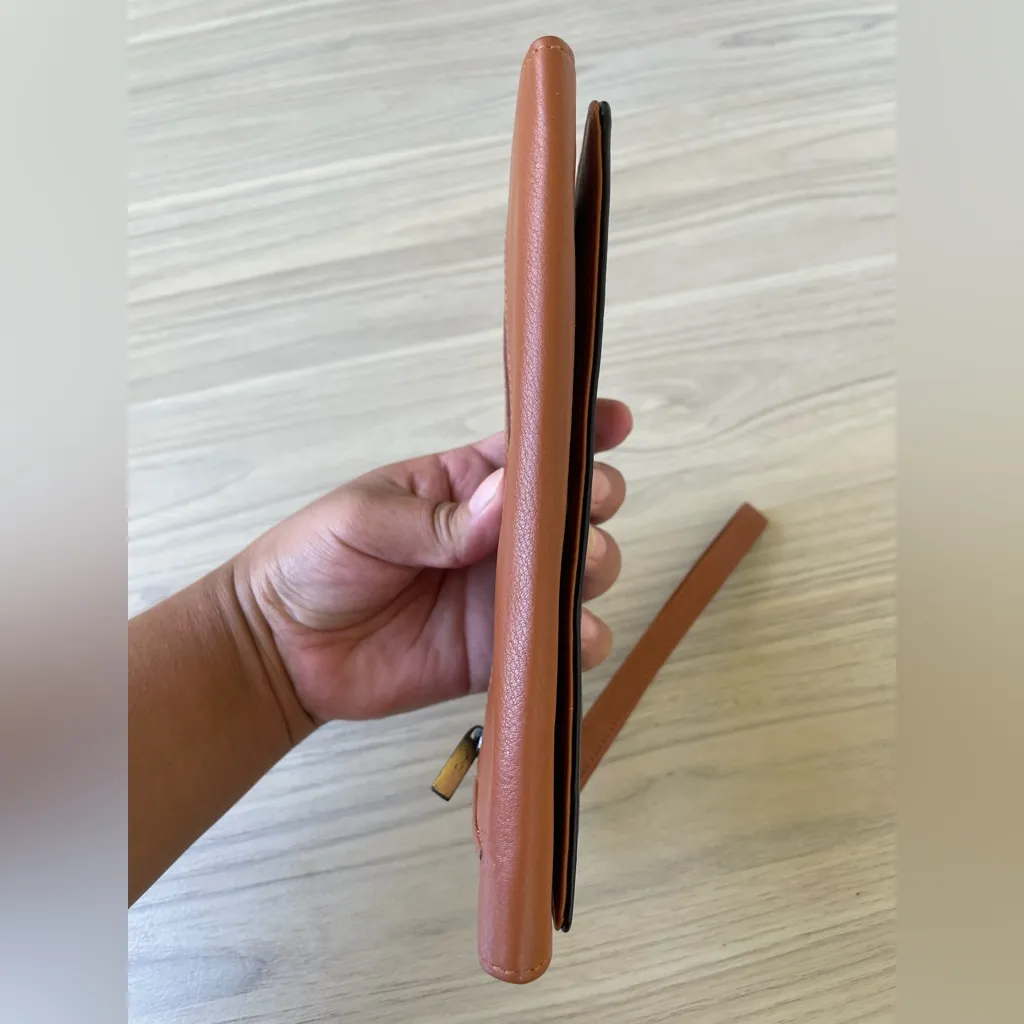 Rogue Black and Brown Leather Wristlet - Image 5