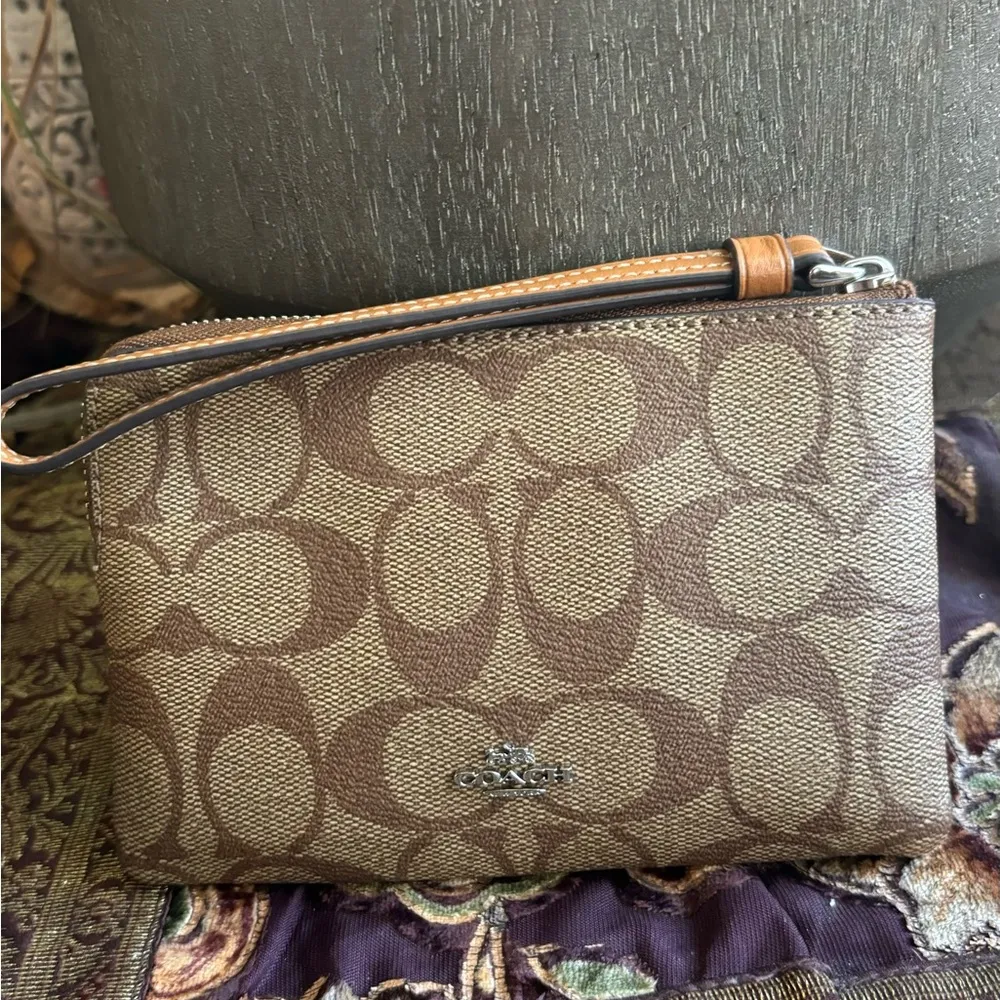 Authentic COACH Signature coated canvas/leather "Roll with it" zip wristlet - Image 7