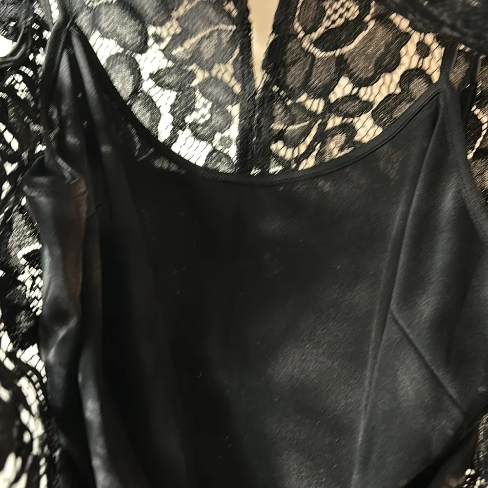 Nanette Lepore Black Lace High Neck Cap Sleeve Lace Floral Top size small - Image 6