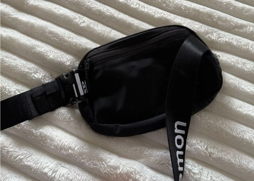 Lululemon  Logo Everywhere Belt Bag 1L - Image 8