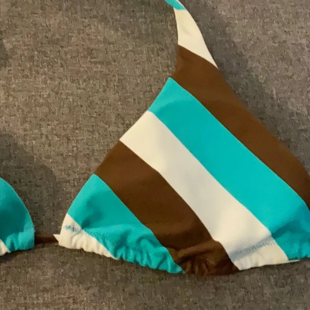 VICTORIA SECRET 2 Piece Bikini Top is a Size Large, Bottoms are Size Medium - Image 5