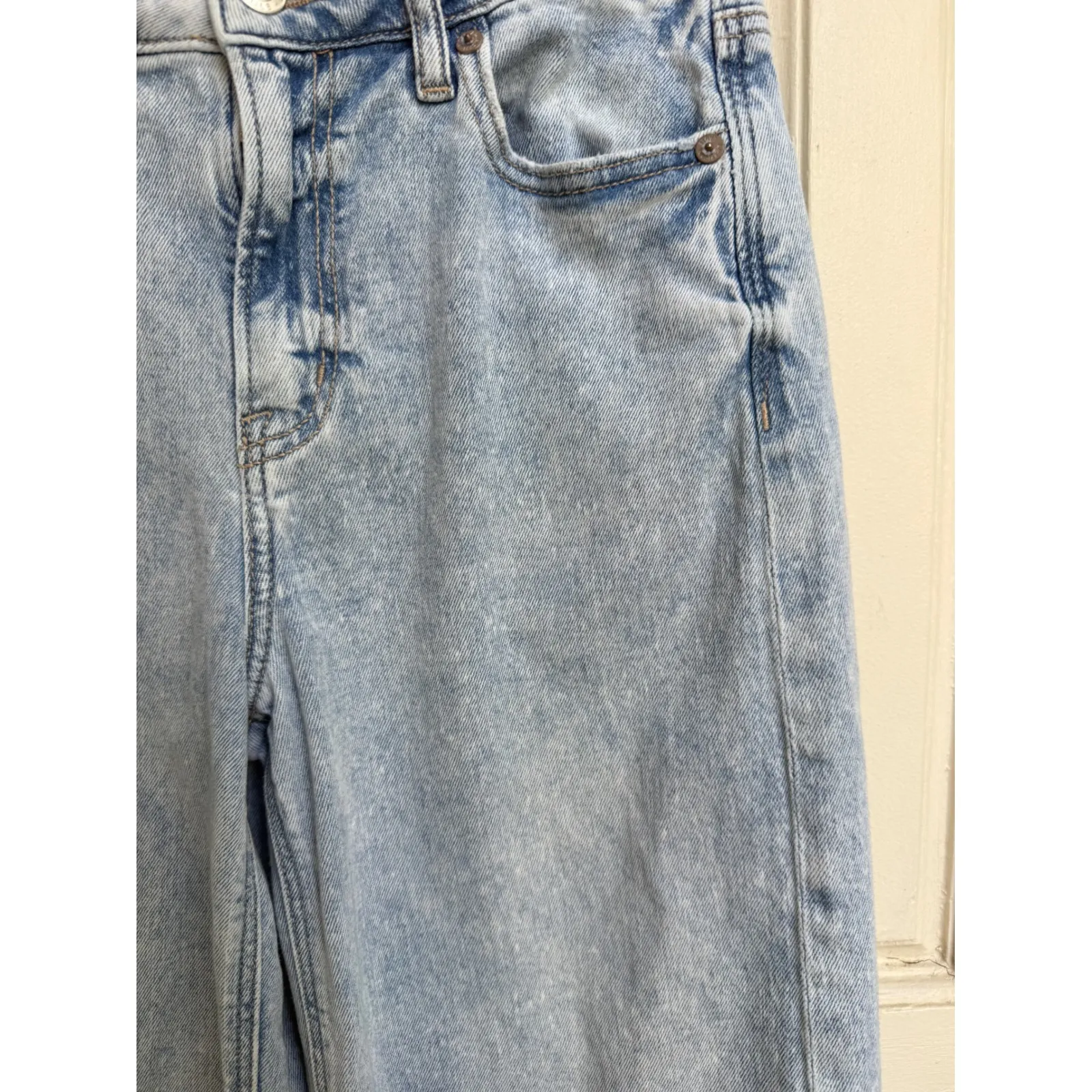 American Eagle Super High Rise Baggy Wide Leg Jeans Light Wash Size 00 Short - Image 5