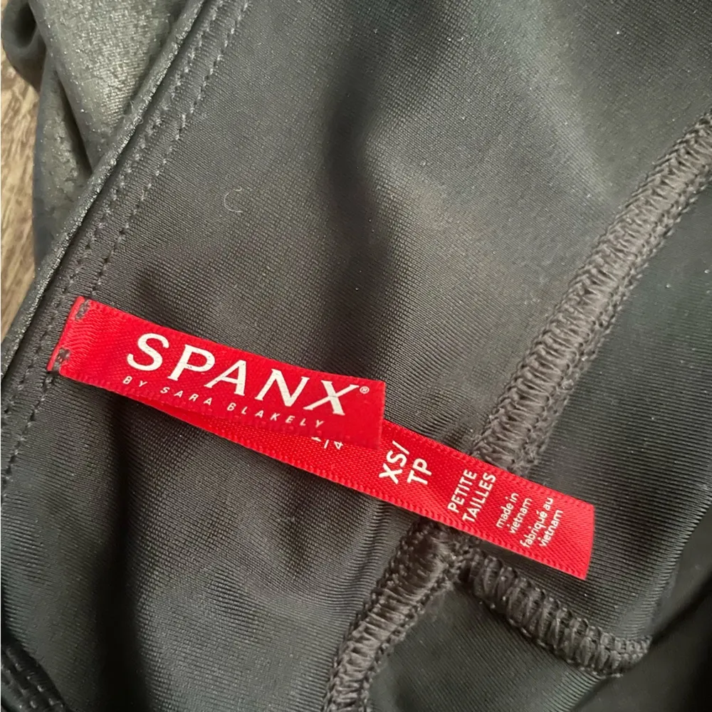 Spanx Ankle Length Faux Leather Shaper Leggings in Black Size XS - Image 3