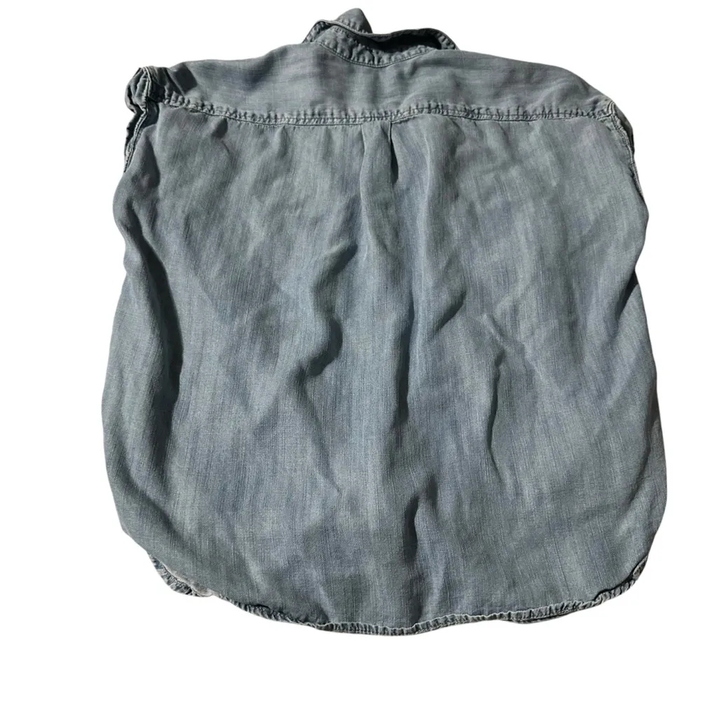 Banana Republic woman's size xsmall denim button down sleeveless shirt - Image 2