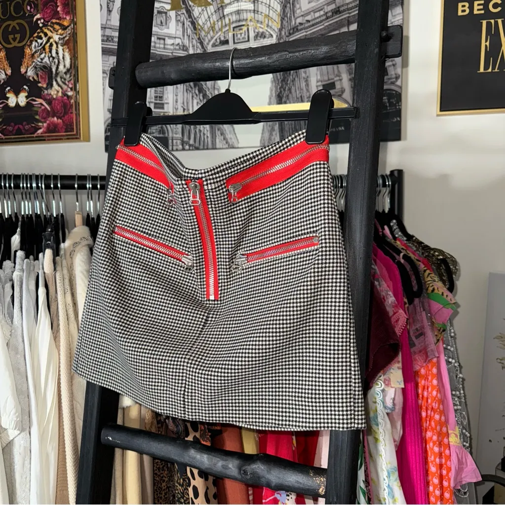 Isabel Marant Houndstooth Wool Mini Skirt With Red Zipper Trim - Image 2