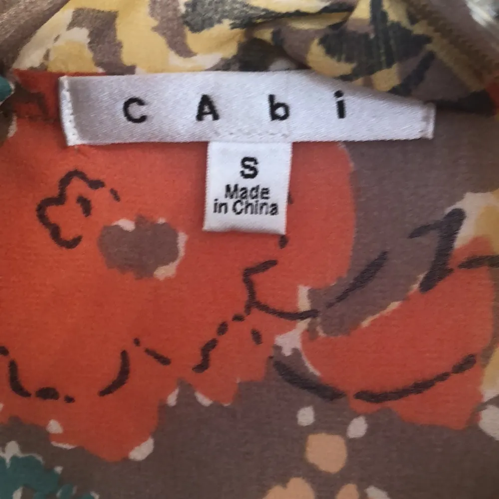 Stylish Set of Brown Midi Dress and Floral Cardigan - Image 10