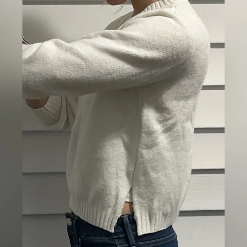 White V neck Sweater - Image 3