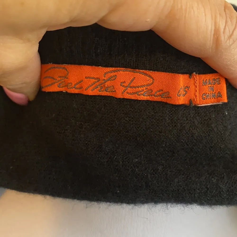 Feel The Piece Black Cashmere Sweater - Image 6