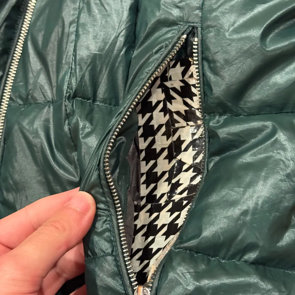 Calvin Klein  Packable Puffer Jacket Emerald Green Size Medium - Image 4