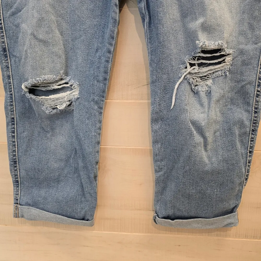 {20} Levi's Signature Heritage Boyfriend Cropped Denim Jeans - Image 3