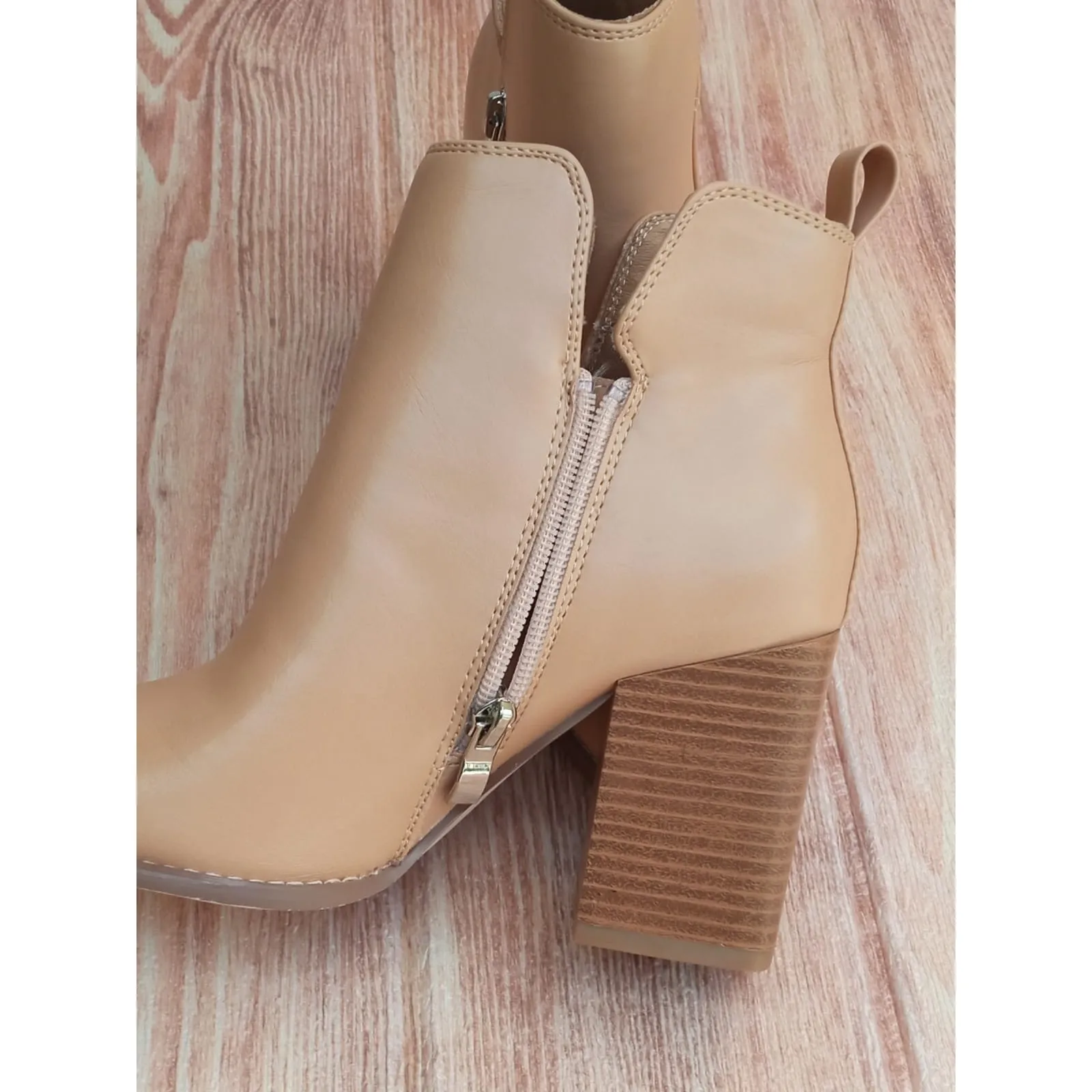 Juliet Holy Women's V Cut Ankle Boots Pointed Toe Stacked Chunky Heel Side Sz 5 Tan - Image 9