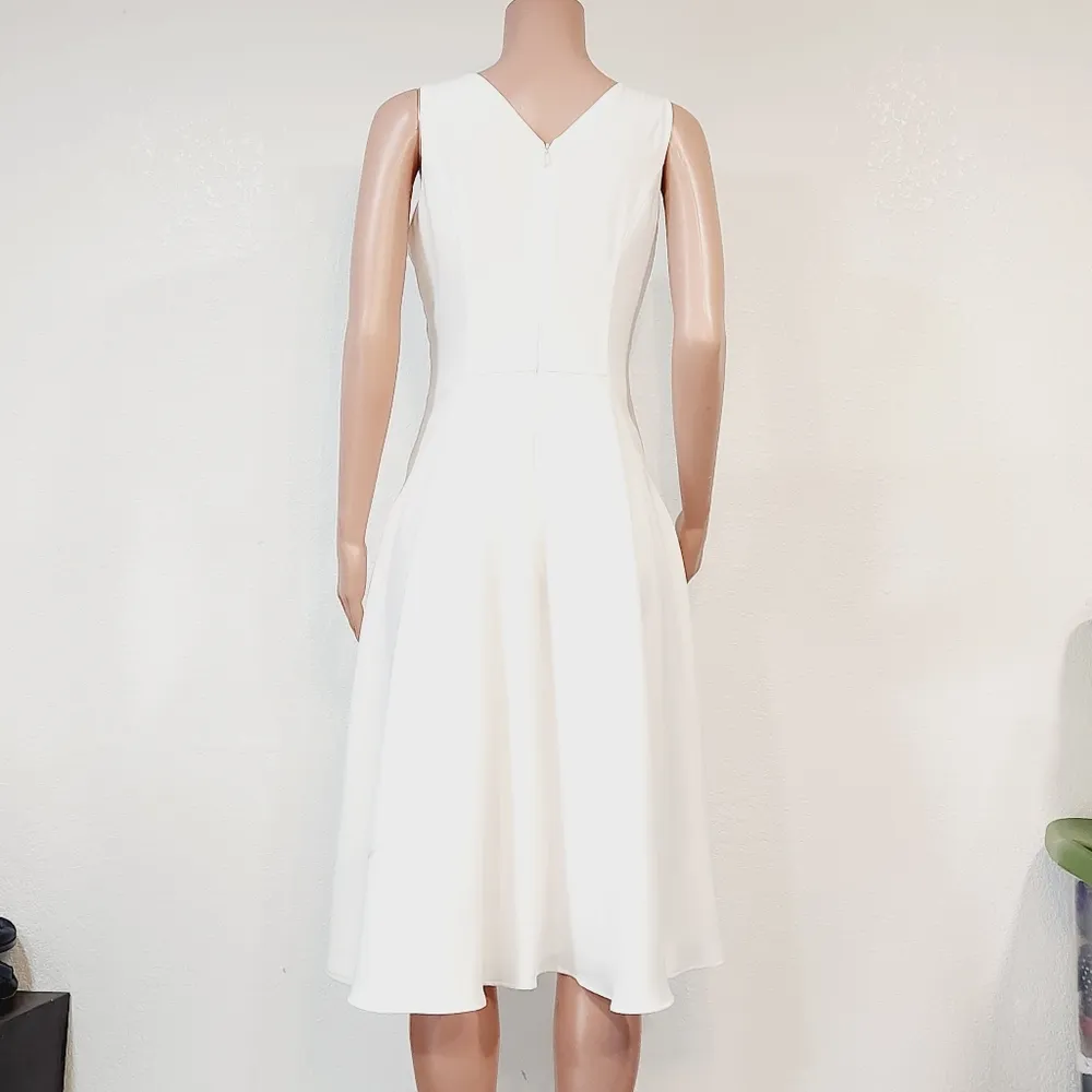 White Flowy V- Neckline Sleeveless Dress With Pockets Sz 4 - Image 6