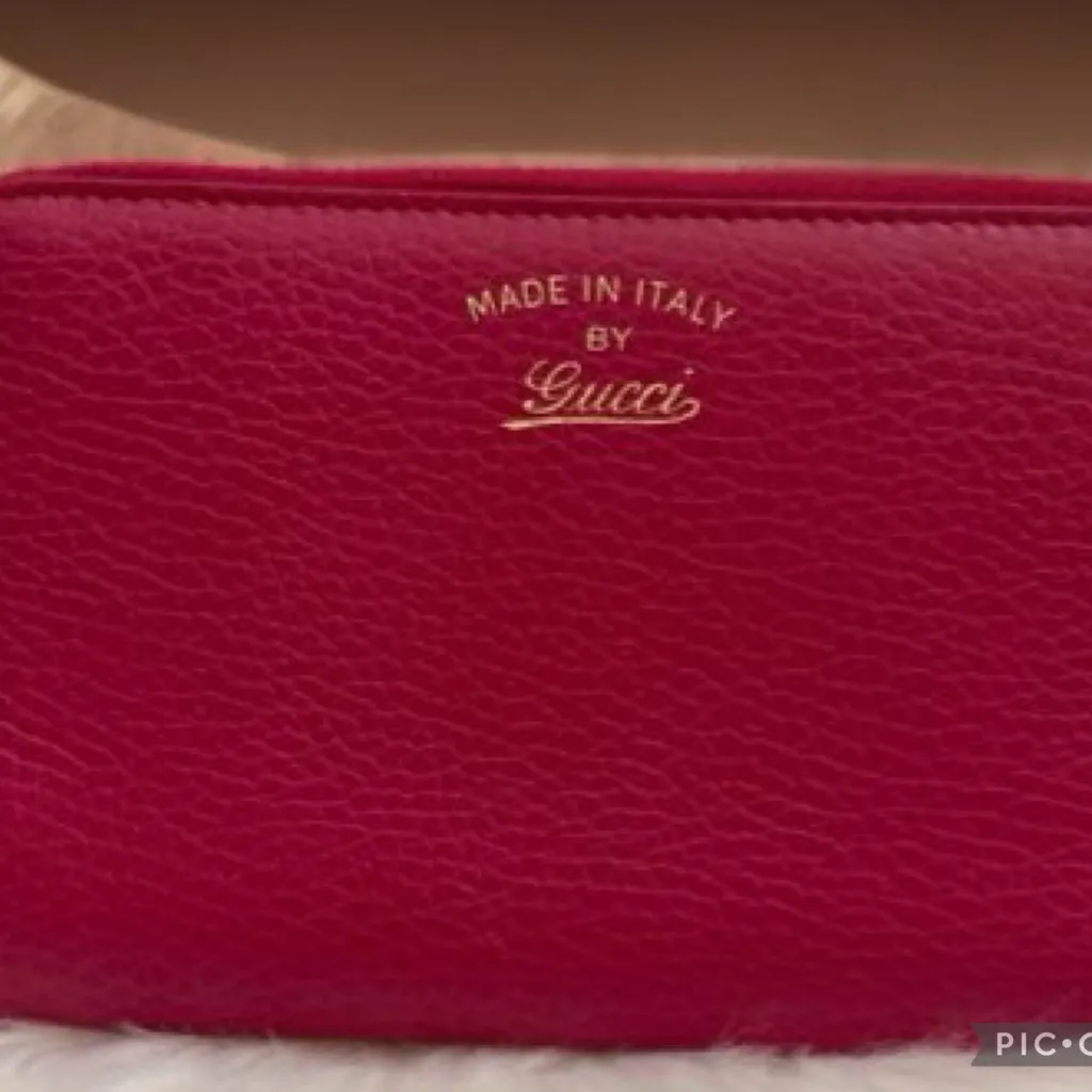 GUCCI  
Fuchsia Leather Zip Wallet - Image 9