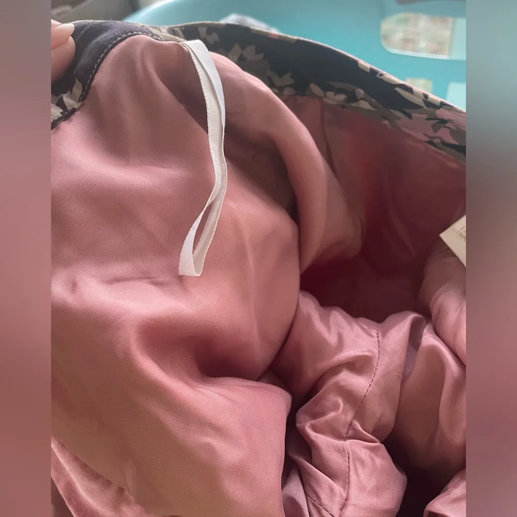 Moiselle dusty rose velvety hot pants, gold sailor buttons, floral ties; size 2 Pink - Image 8