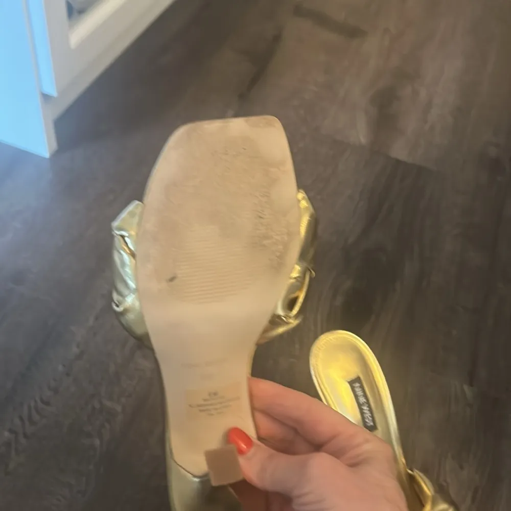 EUC Nine West Gold Square Toe Puffer Braid Heel Sandals 8 - Image 4