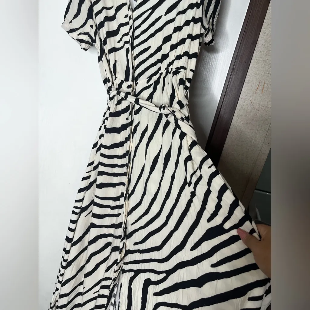 H&M Zebra Print Midi Dress Size M - Image 4