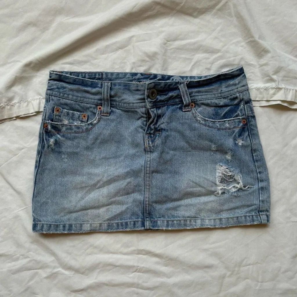 American Eagle distressed Light wash denim micro mini skirt in blue - Image 2