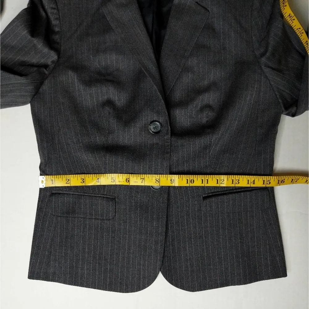 Ann Taylor LOFT Pinstripe Blazer - Size 4P - GUC - Image 9