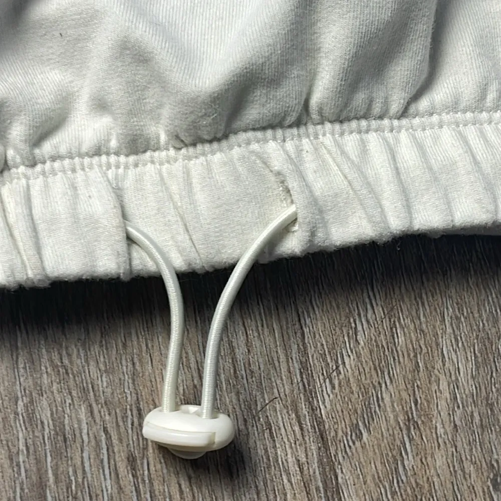 PacSun Pacific Sunwear White Cropped Sweatshirt - Image 6