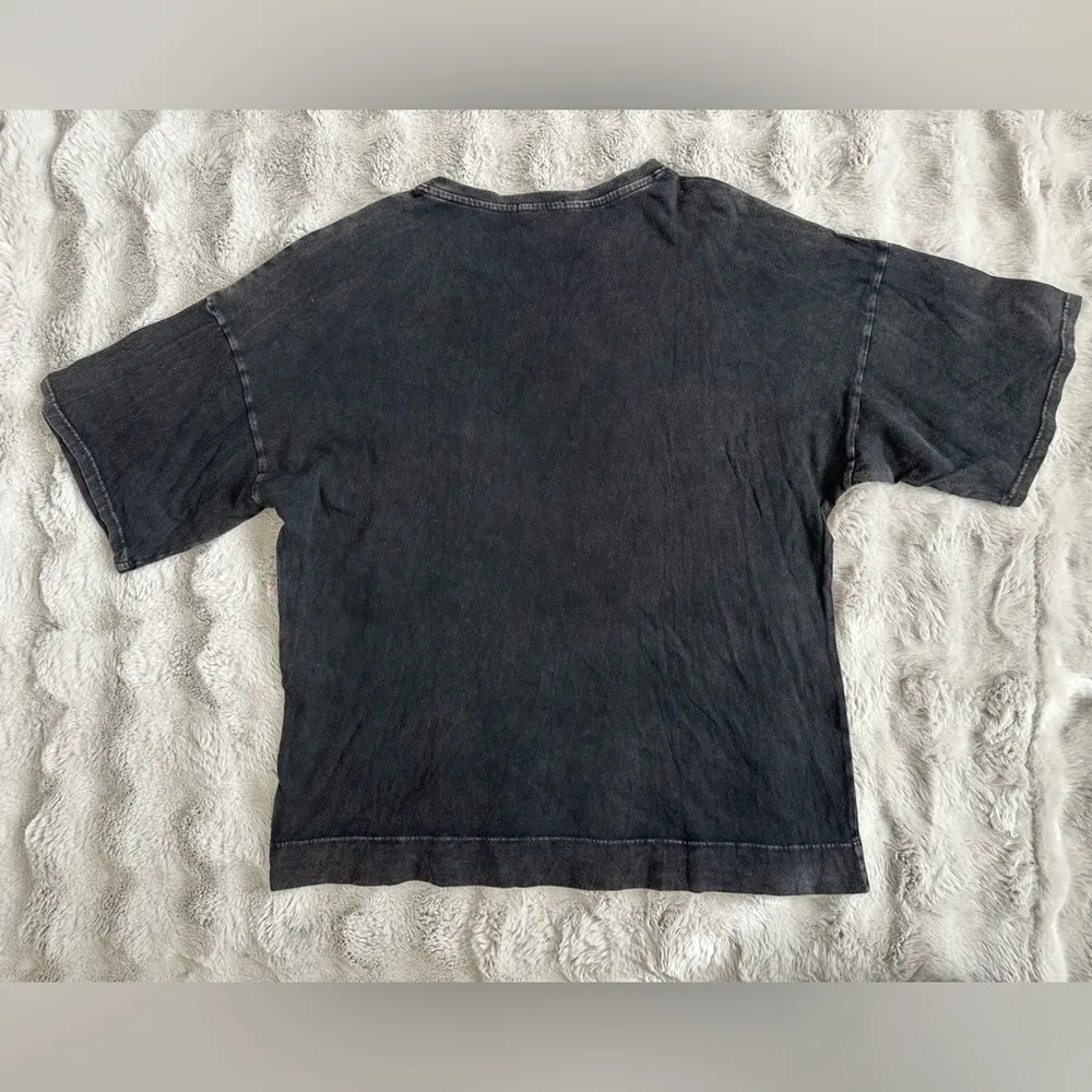 NWT Beyond Yoga Sweat Boyfriend Tee Washed Black size medium - Image 3