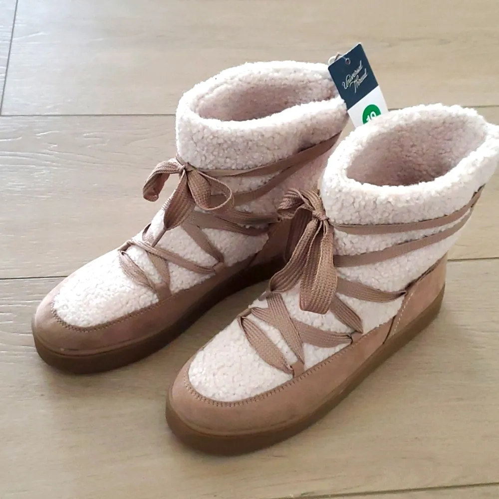 NWT! Women's Birgitte Winter Boots - Universal Thread™ - Image 2