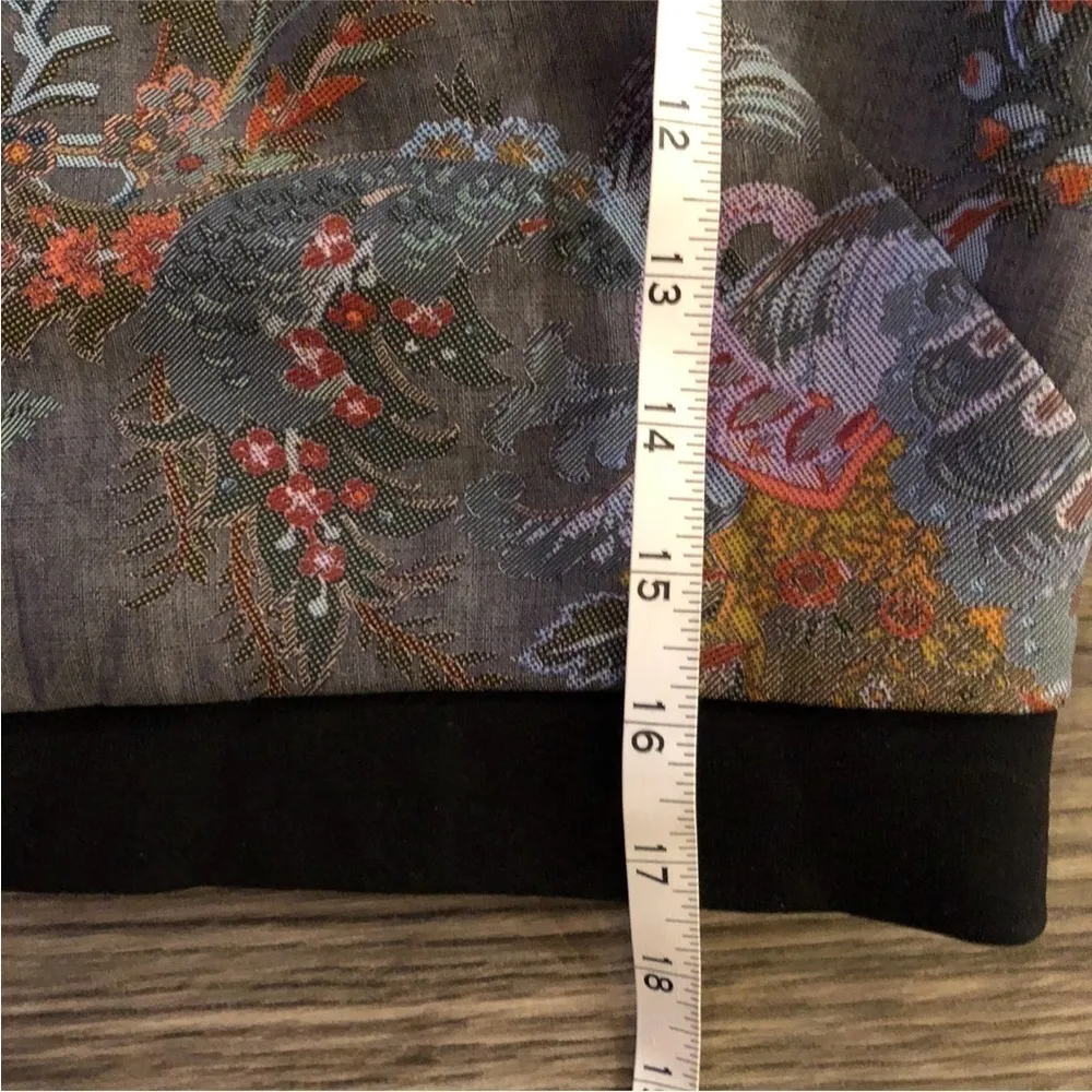 Single Los Angeles black floral crop top size medium - Image 7