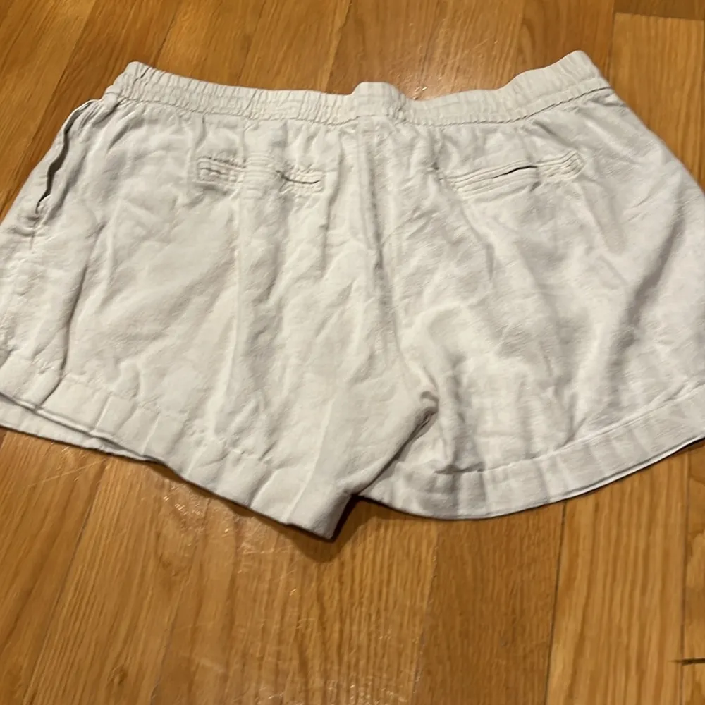 Old navy  women’s beige lined blend shorts size large . - Image 5