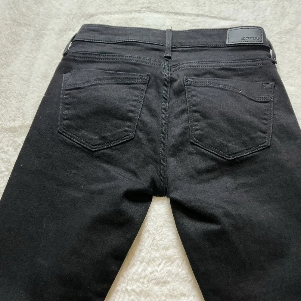 EXPRESS  Black Skinny Jeans with Modern Tapered Design - Image 5