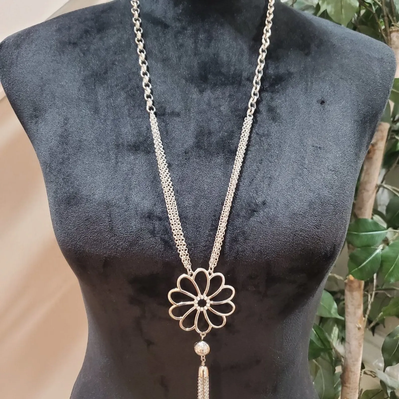 Women's Silver Floral Long Fringe Fashion Jewelry Necklace - Image 2