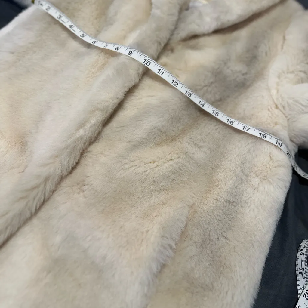 Vintage 1960s Donnybrook Sz:8 ivory faux fur coat. Fully Lined. Shawl Collar. - Image 7