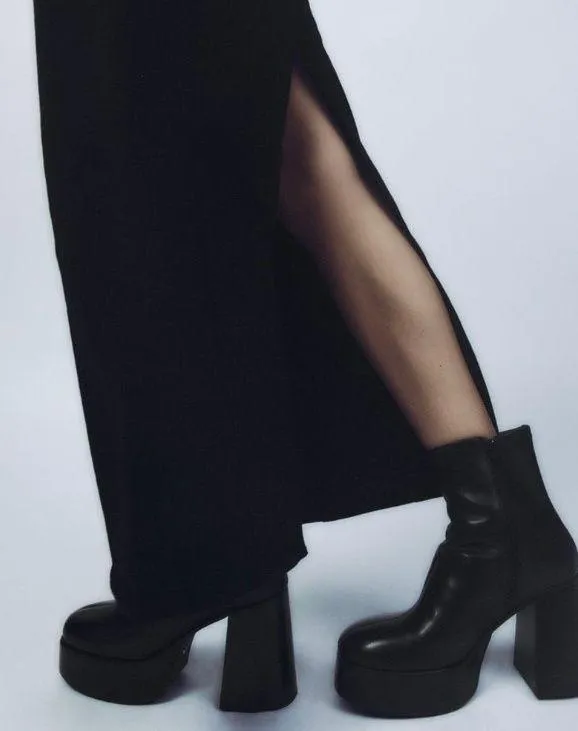 NWT  PLATFORM HEELED ANKLE BOOTS - Image 4