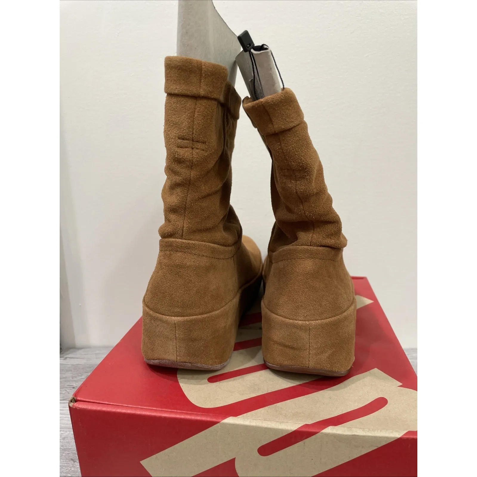 Fit flop crush boot brown sugar Suede women's 7M‎ Wobble Board NIB Size 7 - Image 3