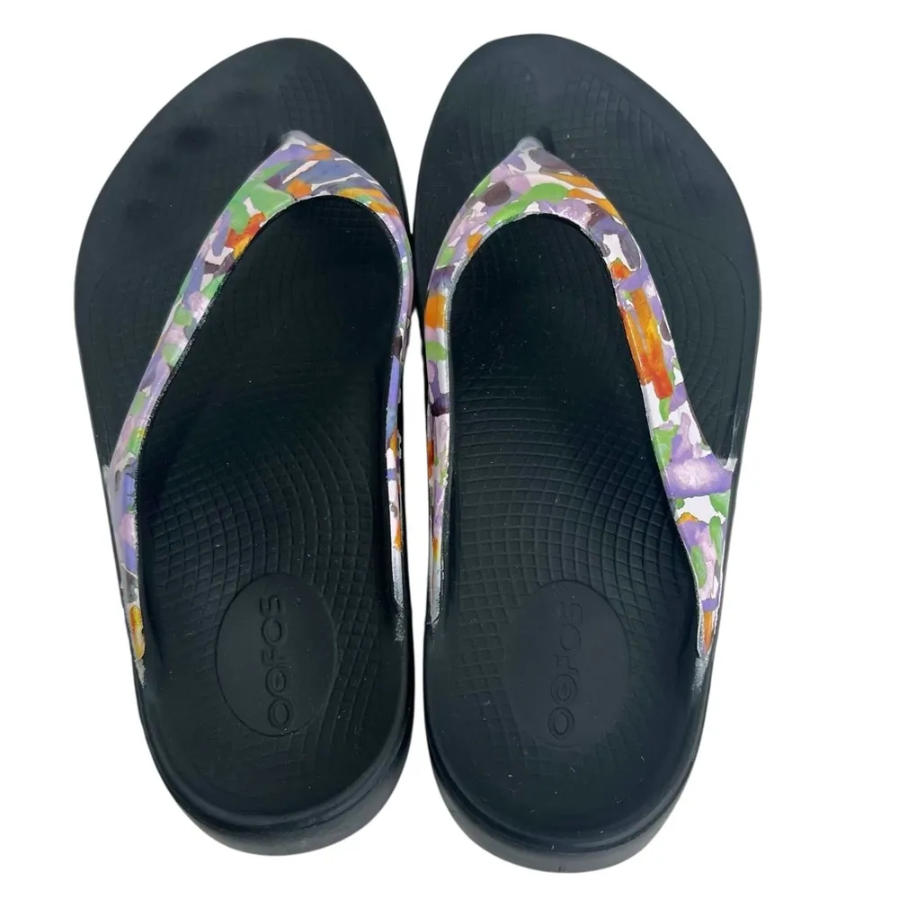 OOFOS Women's OOlala Purple Watercolor Limited Recovery Thong Sandals Black Size 9 - Image 9