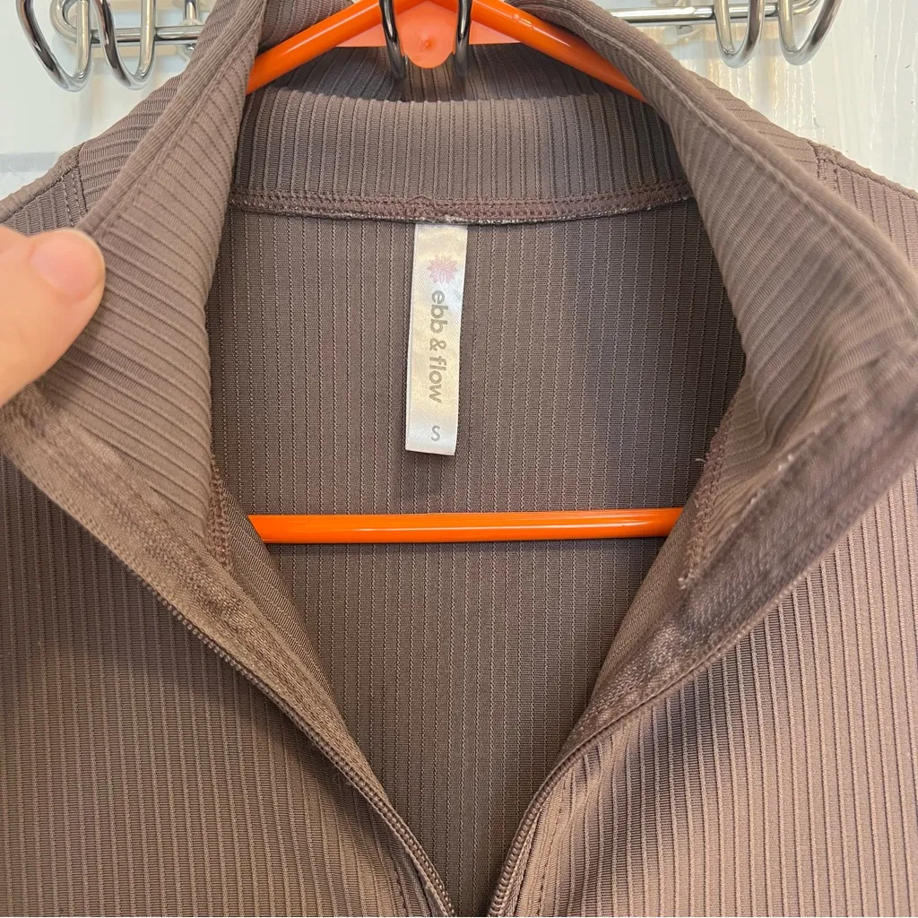 Ebb & Flow  workout zip up - Image 6