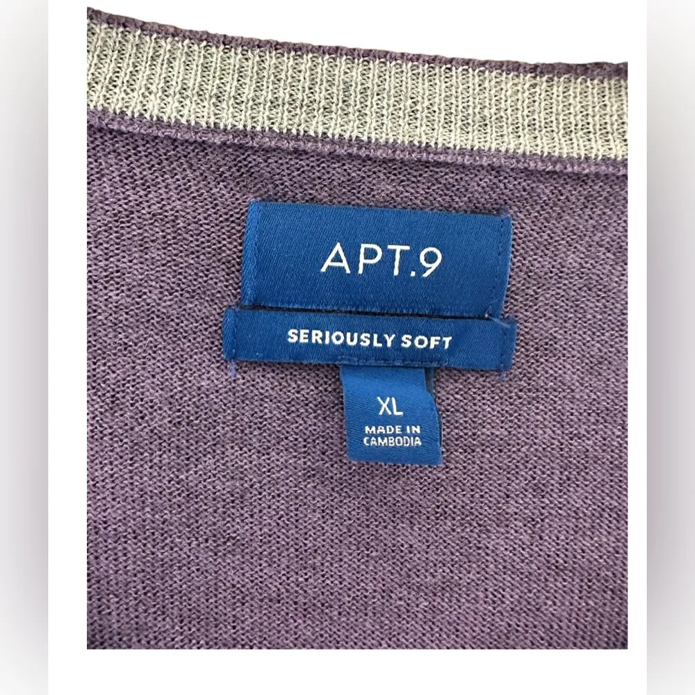 Apt. 9 Merino Blend V-Neck Sweater. - Image 3