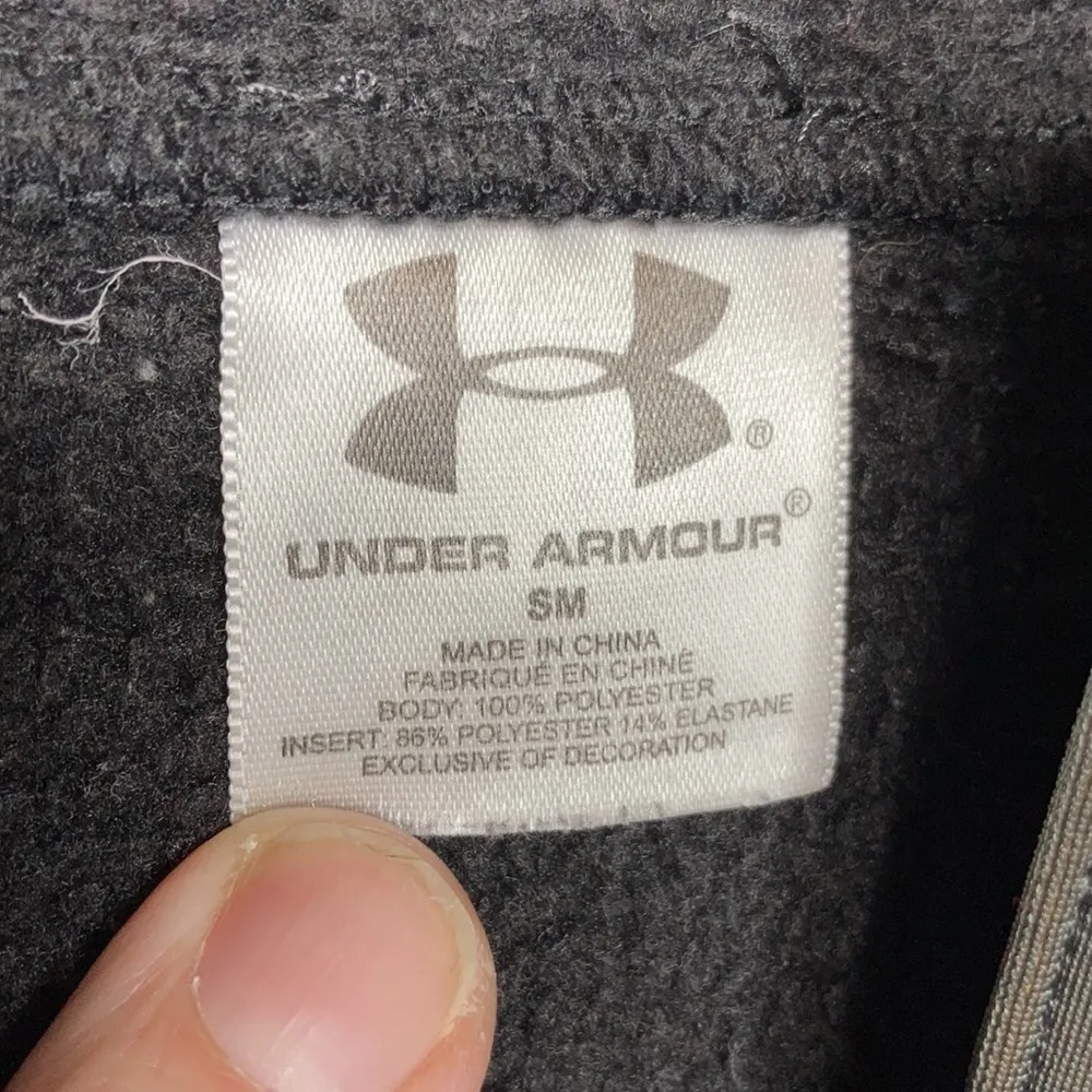 Under Armour quarter Zip sweatshirt size‎ small - Image 4