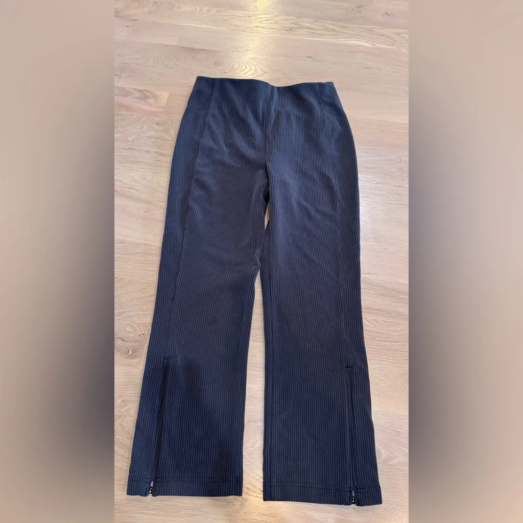 Lululemon Ribbed Softstreme Zip-Leg High-Rise
Cropped Pant 25" black size 8 - Image 5
