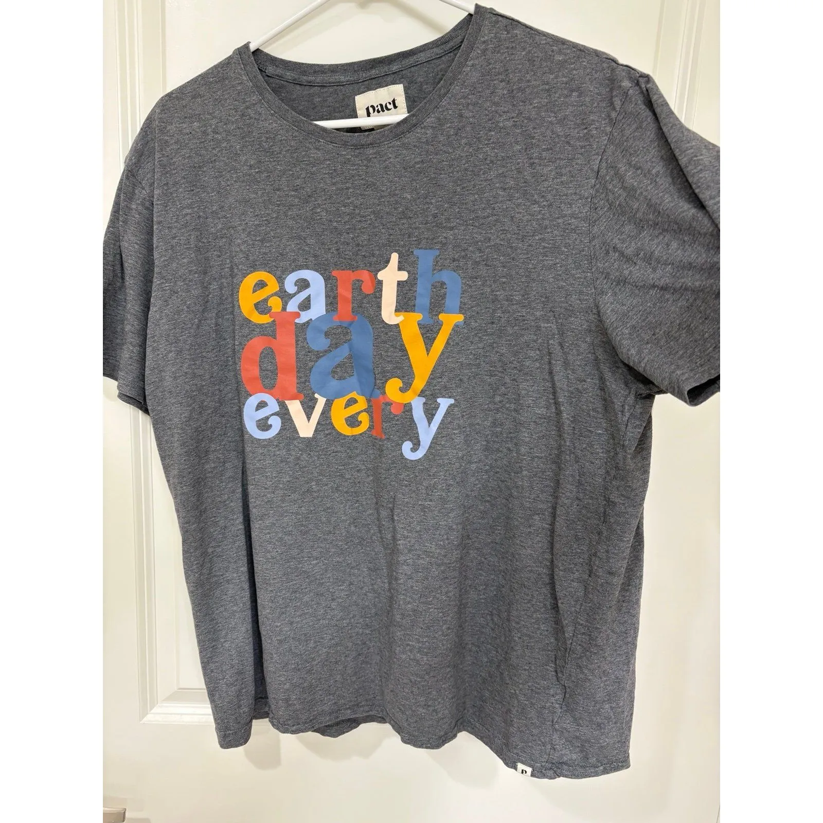 Pact Earth Day Every Day Gray colorful print cotton shirt size XL - Image 2