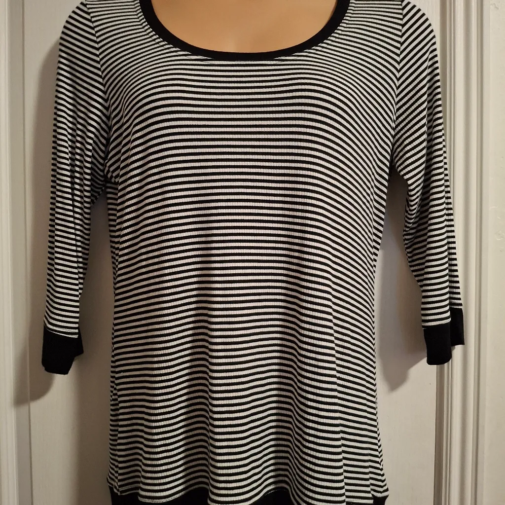Torrid Sz 1 Black and White Striped Women's Top - Image 4