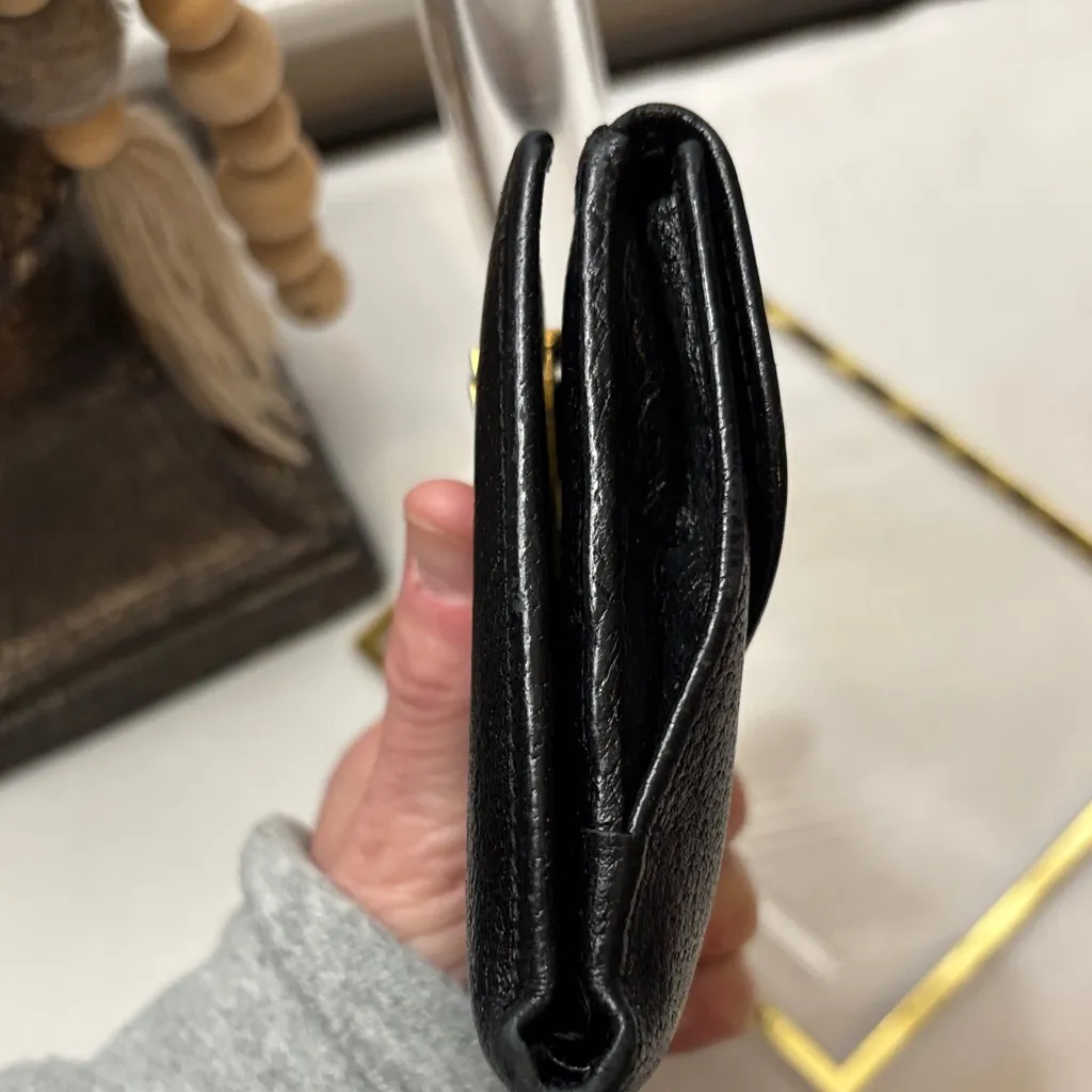 Gucci Black Leather Wallet with Gold Clasp - Image 11