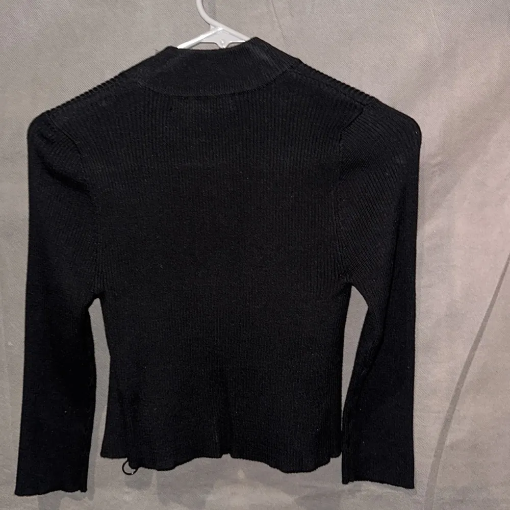 Slightly Cropped Black Zip up Sweater - Image 4