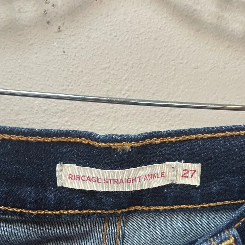 Levi’s Women’s Blue Distressed High Waist Rib Cage Straight Leg Ankle Size 27 - Image 7