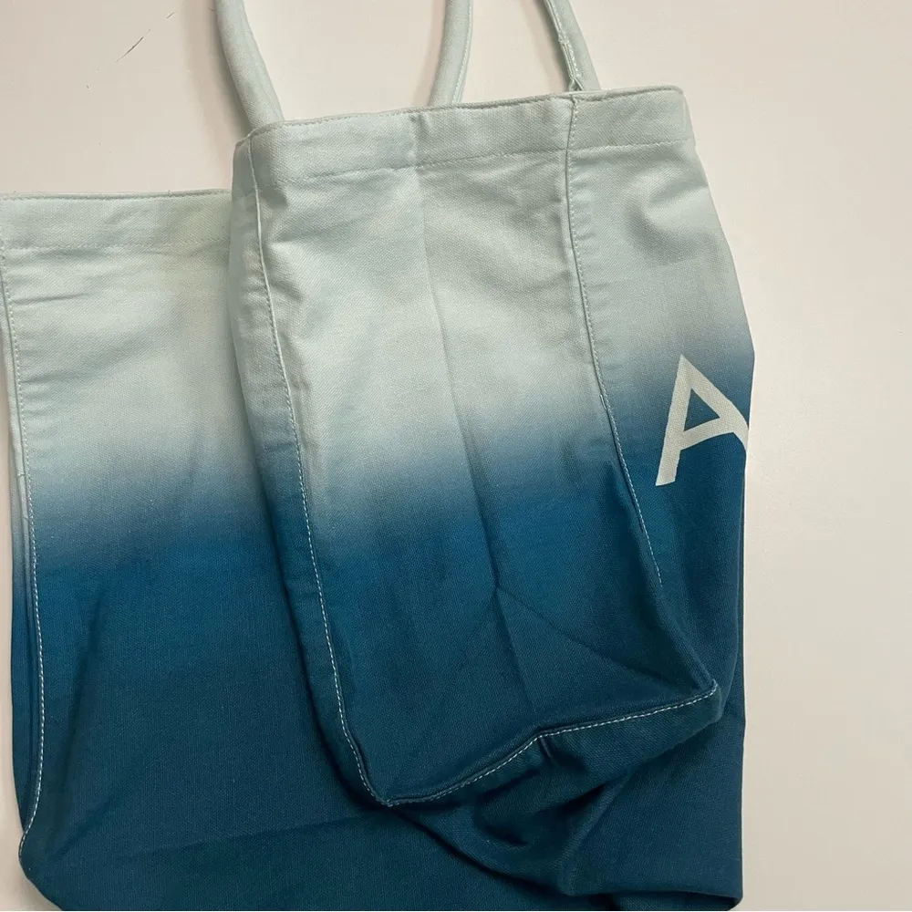 Athleta Tote Bag Lightweight Beach Travel Gym Ombré Blue - Image 9
