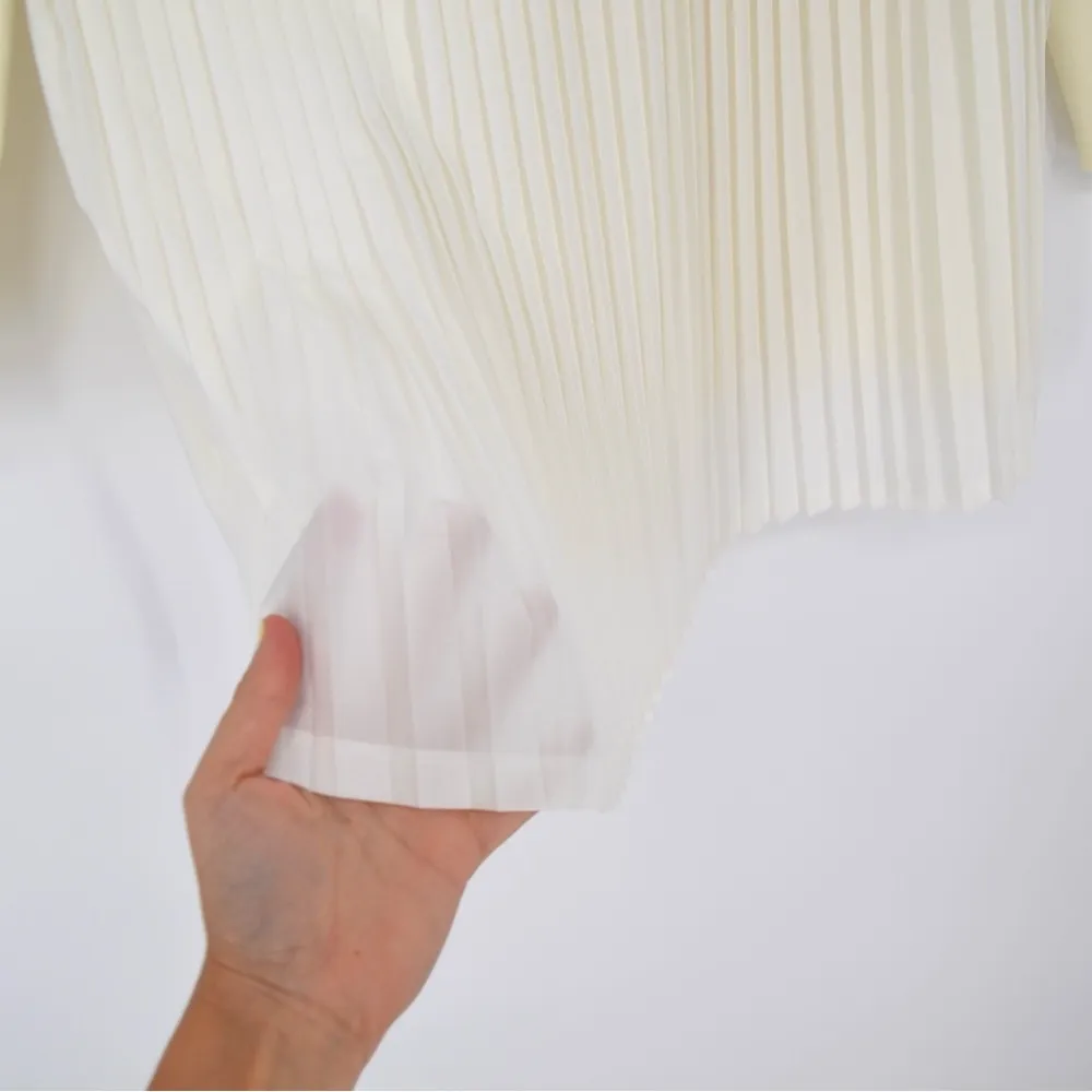 NEW Lululemon Pleat On Long Sleeve Top Crewneck Cream Women's 6 - Image 7