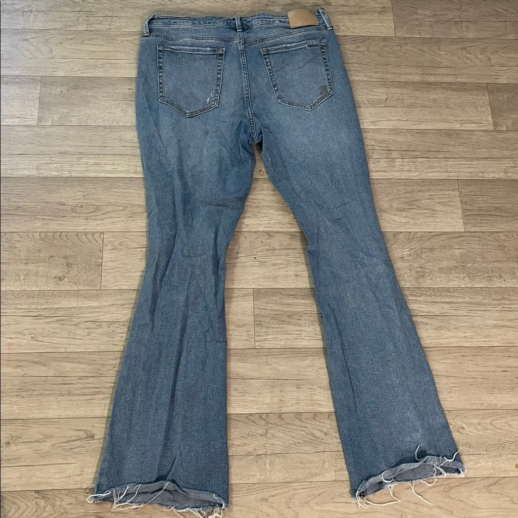 Seven7 Blue Distressed Flare Jeans Sz 14 - Image 5