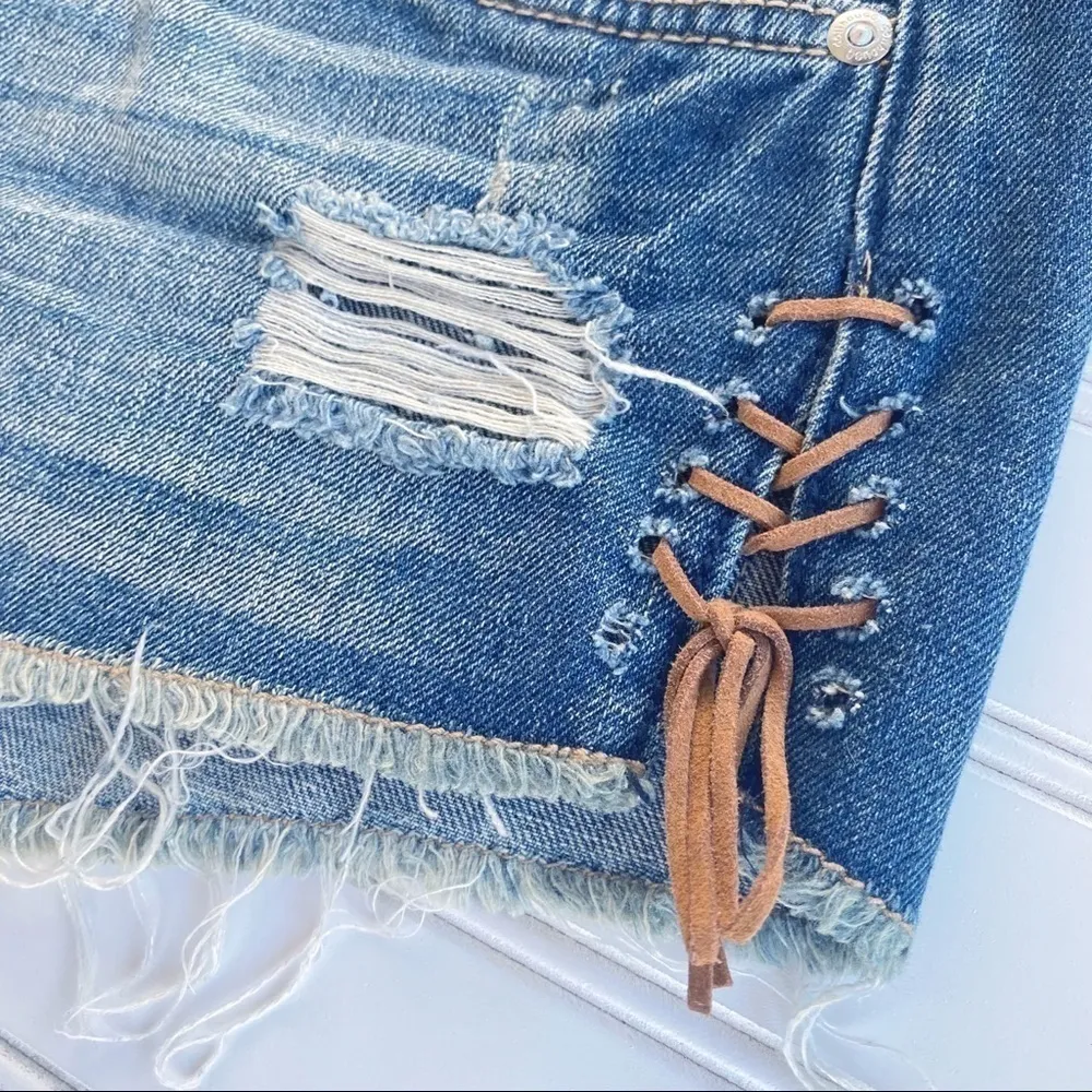 Dollhouse Hi Rise jean shorts, side ties Size 3 - Image 5
