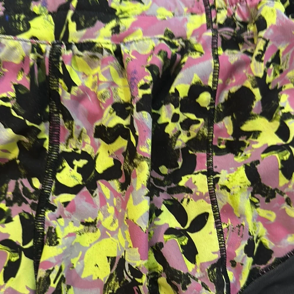 Lululemon Hotty Hot Sz 8 Women's Multicolor Athletic Workout Gym Run Yoga Shorts - Image 2