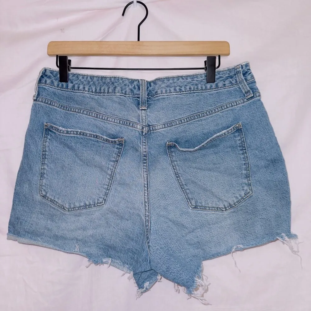 Universal Thread Light Wash Denim High Rise Button Front Vintage Midi Shorts - Image 4